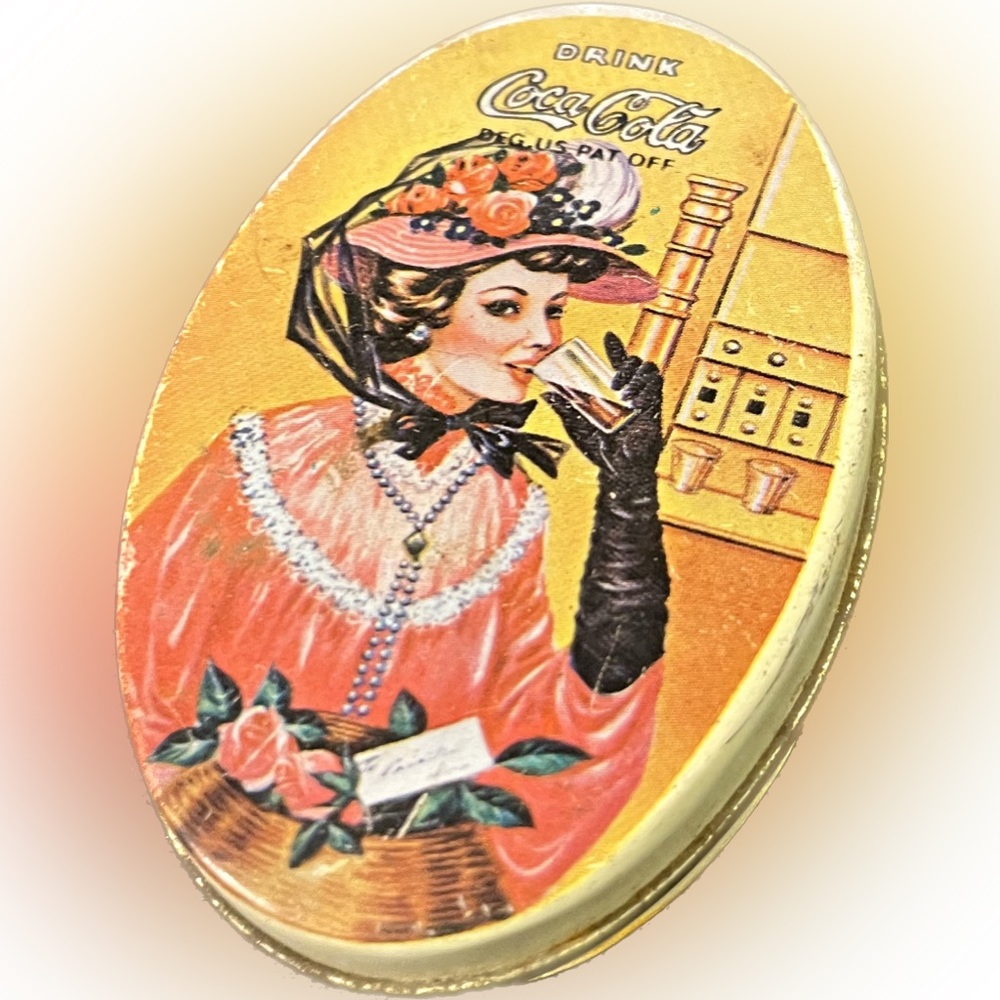 Vintage Coca Cola Lady In Dress & Floral Hat Drinking Pill Tin Case Rare Unique